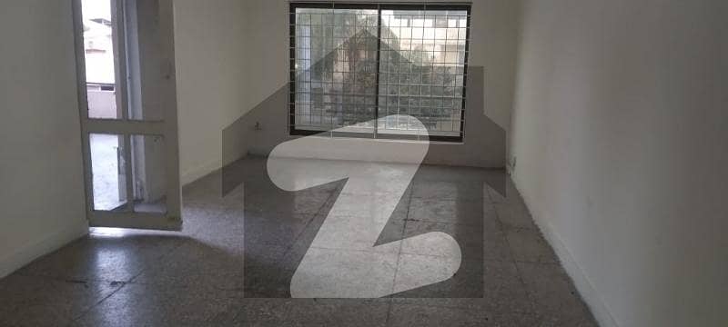G-8/1 House Sized 2800 Square Feet Is Available G-8/1 House Sized 2800 Square Feet Is Available