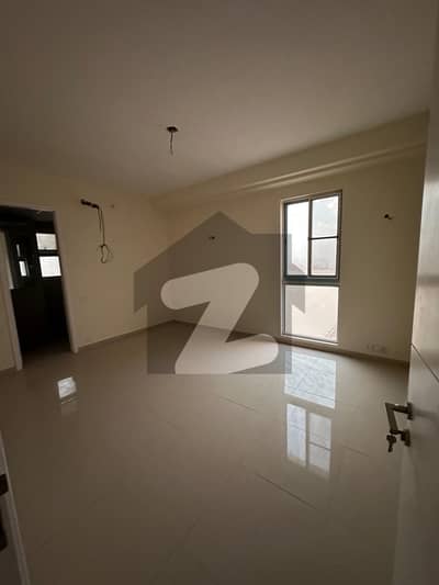 لکی وَن آپارٹمنٹ راشد منہاس روڈ,کراچی میں 3 کمروں کا 8 مرلہ فلیٹ 4.8 کروڑ میں برائے فروخت۔