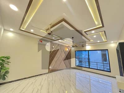 1 Kanal Designer House Available For Sale