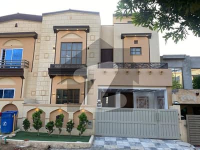 7 Marla Brand New House Available For Rent