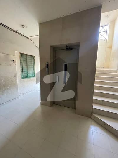 Spacious 2-Bed Lounge Flat On 3rd Floor Prime Location