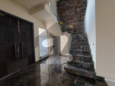 عبداللہ گارڈنز ایسٹ کینال روڈ,کینال روڈ,فیصل آباد میں 4 کمروں کا 11 مرلہ مکان 6.0 کروڑ میں برائے فروخت۔