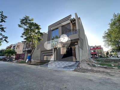 لیک سٹی - سیکٹر M7 - بلاک بی لیک سٹی ۔ سیکٹرایم ۔ 7,لیک سٹی,رائیونڈ روڈ,لاہور میں 4 کمروں کا 5 مرلہ مکان 2.35 کروڑ میں برائے فروخت۔ لیک سٹی - سیکٹر M7 - بلاک بی لیک سٹی ۔ سیکٹرایم ۔ 7,لیک سٹی,رائیونڈ روڈ,لاہور میں 4 کمروں کا 5 مرلہ مکان 2.35 کروڑ میں برائے فروخت۔