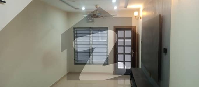 آئی ۔ 8 اسلام آباد میں 3 کمروں کا 1 کنال زیریں پورشن 1.0 لاکھ میں کرایہ پر دستیاب ہے۔