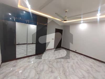 پنجاب سمال انڈسٹریز کالونی لاہور میں 1 کمرے کا 3 مرلہ زیریں پورشن 32.0 ہزار میں کرایہ پر دستیاب ہے۔