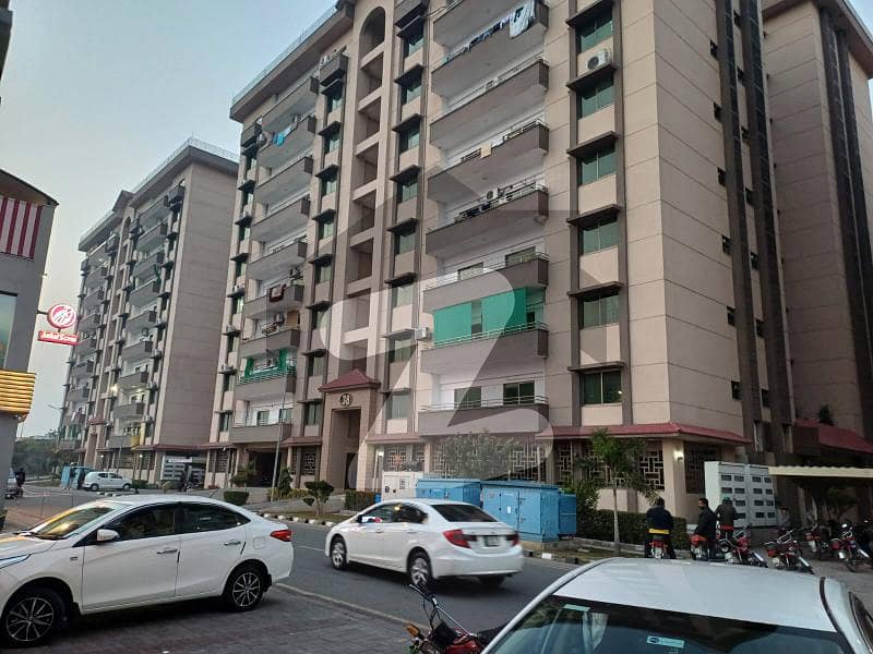 This Is A Three Bed Room Apartment With All Amenities. This Is A Three Bed Room Apartment With All Amenities.
