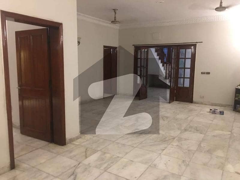 Model Town 2 Kanal 5 Marla commercial paid House Up For Rent. Model Town 2 Kanal 5 Marla commercial paid House Up For Rent.
