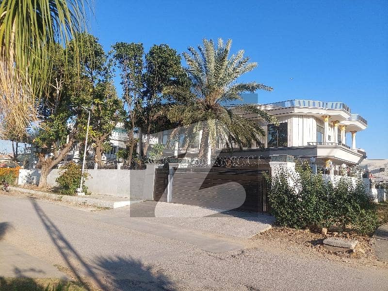 F-10 Triple Storey House For Rent Main Location F-10 Triple Storey House For Rent Main Location