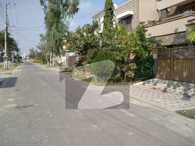 Prime location 10 Marla Residential Plot for Sale in G Block, Central Park Housing Scheme, Lahore Prime location 10 Marla Residential Plot for Sale in G Block, Central Park Housing Scheme, Lahore