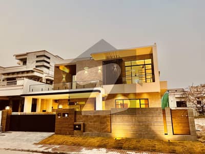 ڈی ایچ اے ڈیفینس فیز 2 ڈی ایچ اے ڈیفینس,اسلام آباد میں 6 کمروں کا 1 کنال مکان 10.5 کروڑ میں برائے فروخت۔