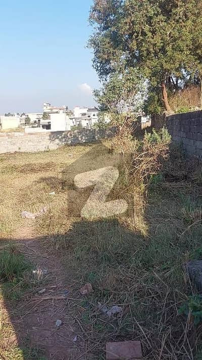 بنی گالہ اسلام آباد میں 7 مرلہ رہائشی پلاٹ 65.0 لاکھ میں برائے فروخت۔