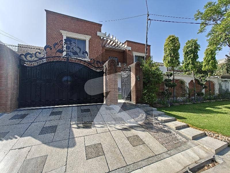 پی جی ای سی ایچ ایس فیز 1 پنجاب گورنمنٹ ایمپلائیز سوسائٹی,لاہور میں 7 کمروں کا 1 کنال مکان 6.9 کروڑ میں برائے فروخت۔ پی جی ای سی ایچ ایس فیز 1 پنجاب گورنمنٹ ایمپلائیز سوسائٹی,لاہور میں 7 کمروں کا 1 کنال مکان 6.9 کروڑ میں برائے فروخت۔