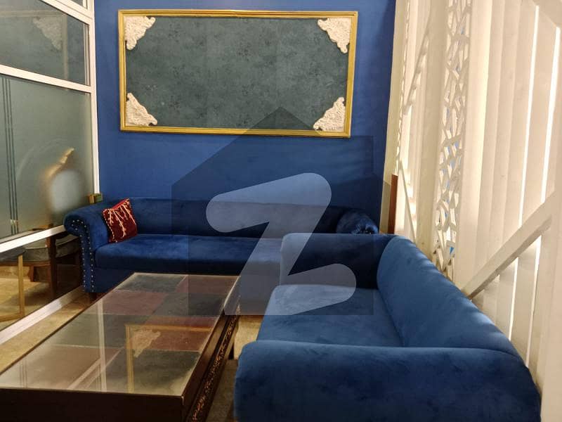 ملتان پبلک سکول روڈ ملتان میں 3 کمروں کا 2 مرلہ دفتر 1.35 کروڑ میں برائے فروخت۔
