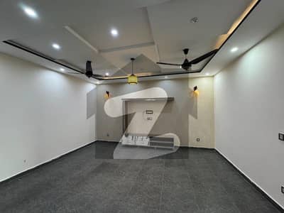 10 MARLA HOUSE IN RAFI BLOCK ON RENT