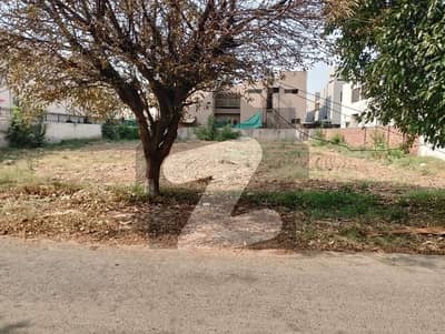 ڈی ایچ اے فیز 3 - بلاک ڈبل ایکس فیز 3,ڈیفنس (ڈی ایچ اے),لاہور میں 2 کنال رہائشی پلاٹ 14.99 کروڑ میں برائے فروخت۔ ڈی ایچ اے فیز 3 - بلاک ڈبل ایکس فیز 3,ڈیفنس (ڈی ایچ اے),لاہور میں 2 کنال رہائشی پلاٹ 14.99 کروڑ میں برائے فروخت۔