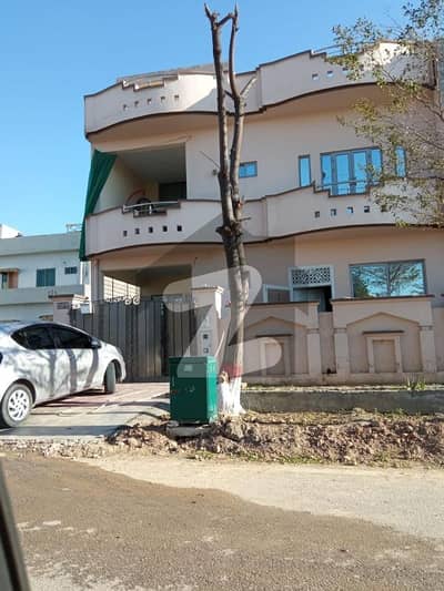 ایف ۔ 17 اسلام آباد میں 4 کمروں کا 6 مرلہ مکان 2.5 کروڑ میں برائے فروخت۔