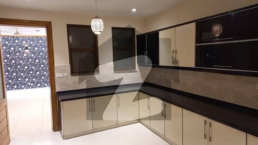 Full House Avilable For Rent In E11 Full House Avilable For Rent In E11