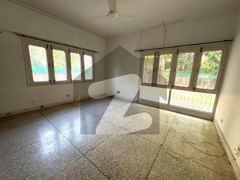 Demolish-Able Plot Near Markaz In F-7 For Sale Demolish-Able Plot Near Markaz In F-7 For Sale