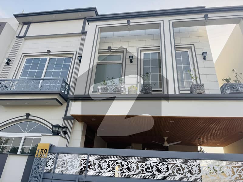 ٹاپ سٹی 1 اسلام آباد میں 5 کمروں کا 10 مرلہ مکان 5.25 کروڑ میں برائے فروخت۔ ٹاپ سٹی 1 اسلام آباد میں 5 کمروں کا 10 مرلہ مکان 5.25 کروڑ میں برائے فروخت۔