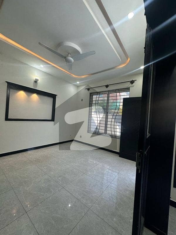 10 MARLA BRAND NEW HOUSE UPPER PORTION AVAILABLE FOR RENT 10 MARLA BRAND NEW HOUSE UPPER PORTION AVAILABLE FOR RENT