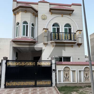 سٹی ہاؤسنگ - بلاک سی سٹی ہاؤسنگ,فیصل آباد میں 3 کمروں کا 5 مرلہ مکان 1.65 کروڑ میں برائے فروخت۔