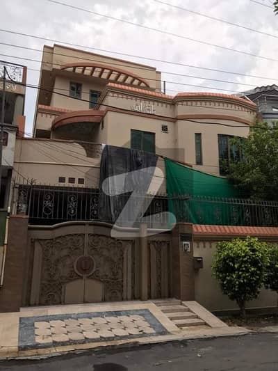 Lower Portion In Wapda Town Sized 10 Marla Is Available