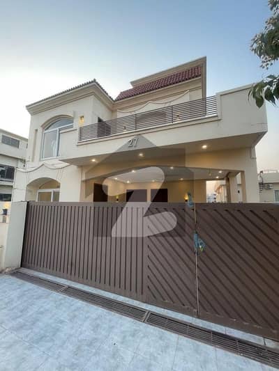 10 Marla Beautiful Owner Built House Available For Sale Just 1 Mint Drive From The Main Gate 10 Marla Beautiful Owner Built House Available For Sale Just 1 Mint Drive From The Main Gate