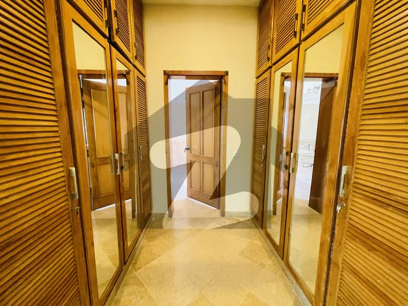 F-7 prime location Margalla facing house available for rent . F-7 prime location Margalla facing house available for rent .