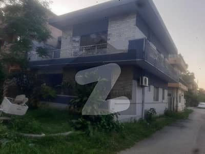 G9/3,3050,Corner