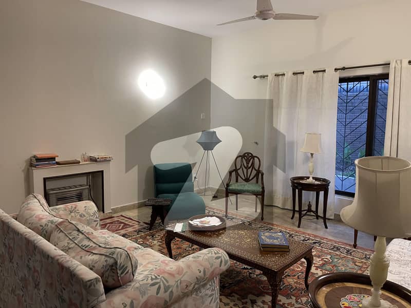 F-11 Double Storey House 5 Bedroom For Rent F-11 Double Storey House 5 Bedroom For Rent