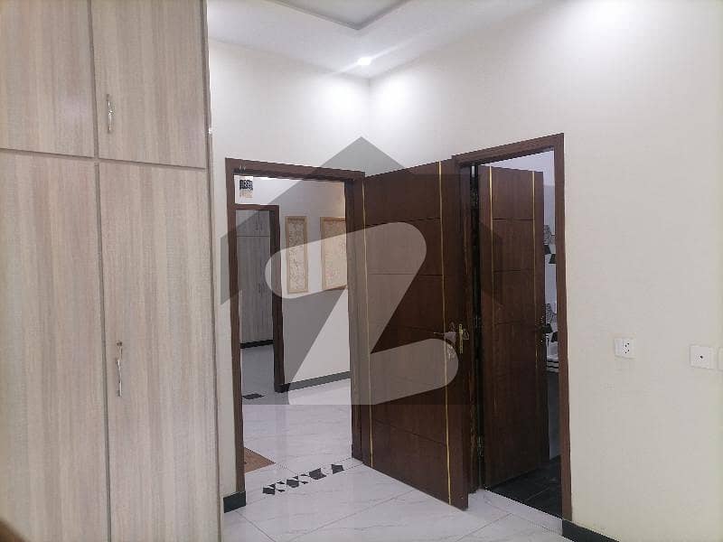 کیولری ایکسٹینشن لاہور میں 3 کمروں کا 5 مرلہ مکان 2.5 کروڑ میں برائے فروخت۔ کیولری ایکسٹینشن لاہور میں 3 کمروں کا 5 مرلہ مکان 2.5 کروڑ میں برائے فروخت۔