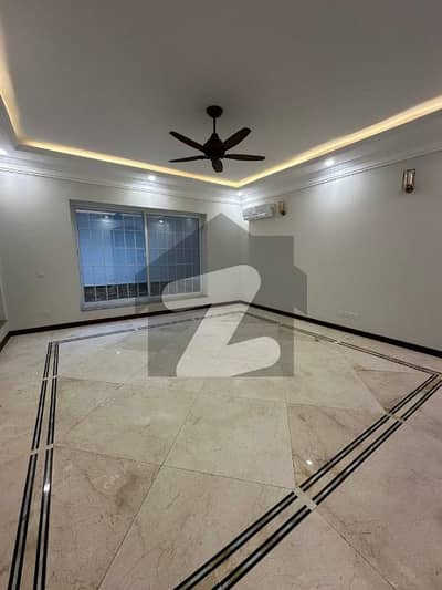 ایف ۔ 8 اسلام آباد میں 8 کمروں کا 2 کنال مکان 32.0 لاکھ میں کرایہ پر دستیاب ہے۔
