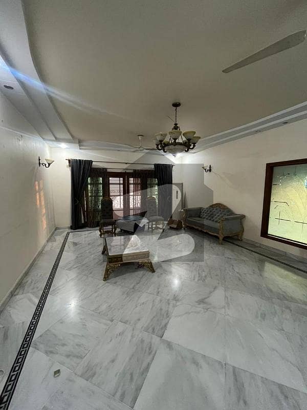 DHA PHASE 5 ZAMZAMA STREET 800 YARDS 5 BEDROOMS+BASEMENT BUNGALOW NEAR ZAMZAMA PARK IS UP FOR SALE