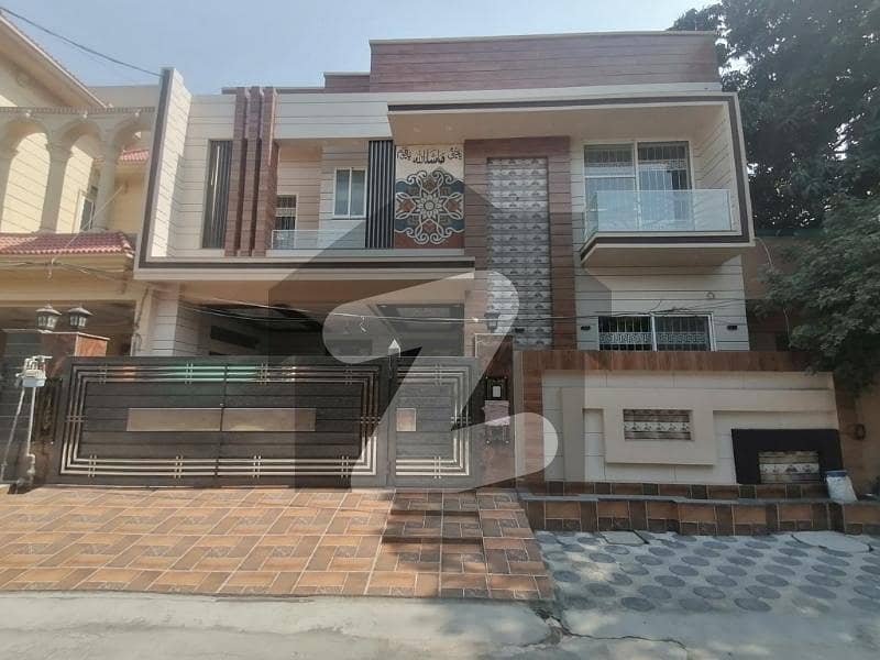 فیصل ٹاؤن لاہور میں 7 کمروں کا 10 مرلہ مکان 6.3 کروڑ میں برائے فروخت۔ فیصل ٹاؤن لاہور میں 7 کمروں کا 10 مرلہ مکان 6.3 کروڑ میں برائے فروخت۔