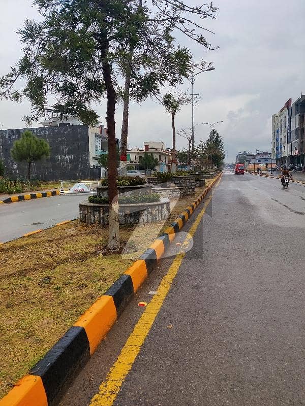30X60 PLOT FOR SALE NEAR TO PARK 30X60 PLOT FOR SALE NEAR TO PARK