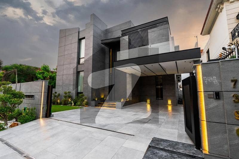 Stunning-Bungalow-Fully Basement with pool Stunning-Bungalow-Fully Basement with pool