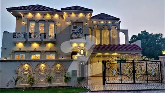 واپڈا ٹاؤن لاہور میں 6 کمروں کا 1 کنال مکان 8.5 کروڑ میں برائے فروخت۔