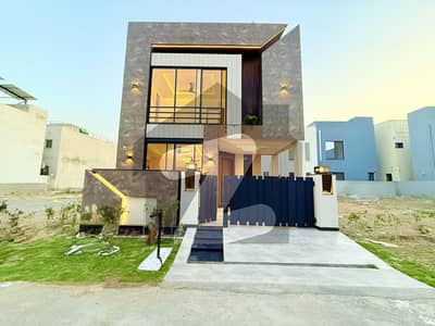 ڈی ایچ اے 9 ٹاؤن ۔ بلاک بی ڈی ایچ اے 9 ٹاؤن,ڈیفنس (ڈی ایچ اے),لاہور میں 3 کمروں کا 5 مرلہ مکان 3.2 کروڑ میں برائے فروخت۔ ڈی ایچ اے 9 ٹاؤن ۔ بلاک بی ڈی ایچ اے 9 ٹاؤن,ڈیفنس (ڈی ایچ اے),لاہور میں 3 کمروں کا 5 مرلہ مکان 3.2 کروڑ میں برائے فروخت۔