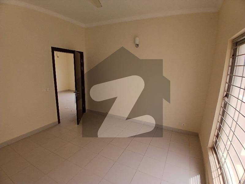 235 SQYDS - BEST LOCATION - INVESTOR PRICE