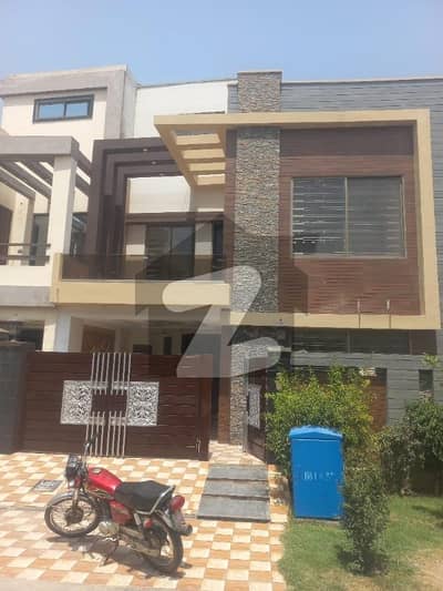 Prominently-Located 5 Marla House Available In Bahria Nasheman Prominently-Located 5 Marla House Available In Bahria Nasheman
