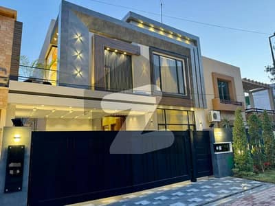 بحریہ ٹاؤن سیکٹر سی بحریہ ٹاؤن,لاہور میں 5 کمروں کا 10 مرلہ مکان 3.5 کروڑ میں برائے فروخت۔ بحریہ ٹاؤن سیکٹر سی بحریہ ٹاؤن,لاہور میں 5 کمروں کا 10 مرلہ مکان 3.5 کروڑ میں برائے فروخت۔