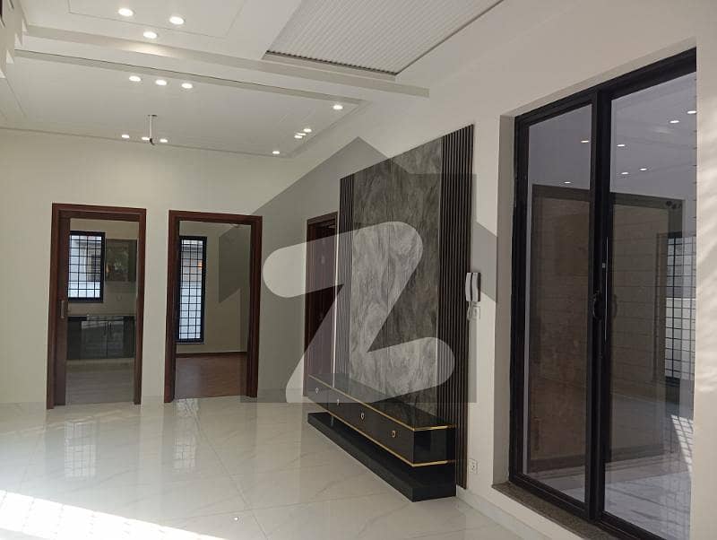 10 MARLA LUXURY HOUSE AVAILABLE FOR SALE 10 MARLA LUXURY HOUSE AVAILABLE FOR SALE