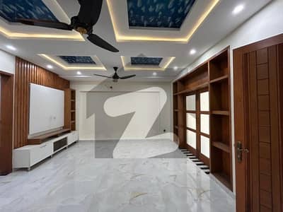 سینٹرل پارک ہاؤسنگ سکیم لاہور میں 5 کمروں کا 10 مرلہ مکان 1.05 لاکھ میں کرایہ پر دستیاب ہے۔