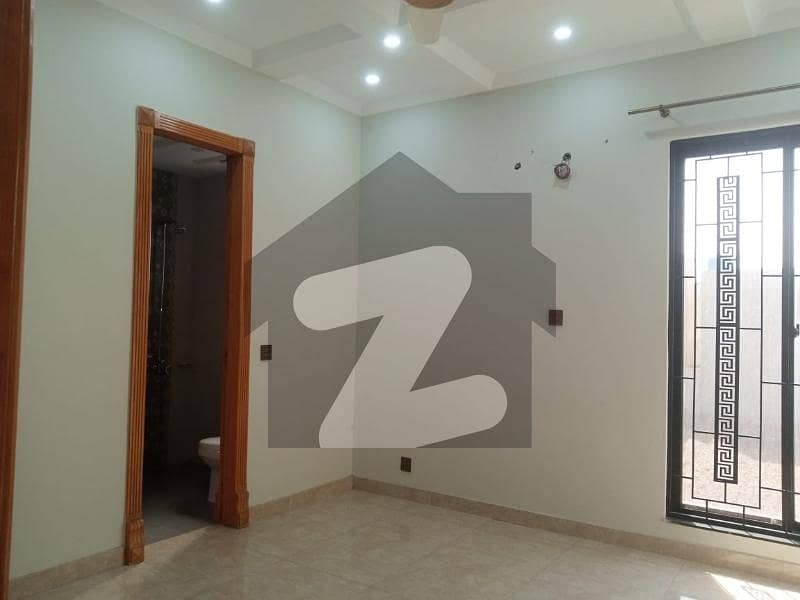 1 KANAL FIRST FLOOR HOT LOCATION 1 KANAL FIRST FLOOR HOT LOCATION