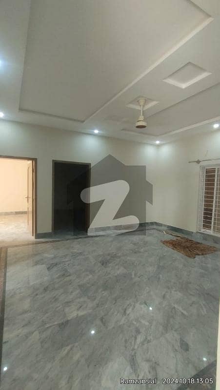 10 MARLA FURST FLOOR HOT LOCATION 10 MARLA FURST FLOOR HOT LOCATION