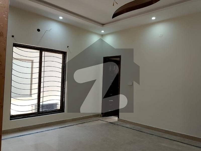 1 KANAL FIRST FLOOR HOT LOCATION 1 KANAL FIRST FLOOR HOT LOCATION