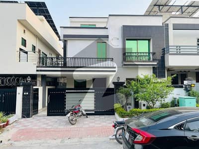 بحریہ ٹاؤن فیز 7 بحریہ ٹاؤن راولپنڈی,راولپنڈی میں 5 کمروں کا 10 مرلہ مکان 1.3 لاکھ میں کرایہ پر دستیاب ہے۔ بحریہ ٹاؤن فیز 7 بحریہ ٹاؤن راولپنڈی,راولپنڈی میں 5 کمروں کا 10 مرلہ مکان 1.3 لاکھ میں کرایہ پر دستیاب ہے۔