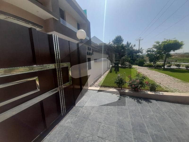 F11/1,666 Sqyd Triple Story House For Sale F11/1,666 Sqyd Triple Story House For Sale