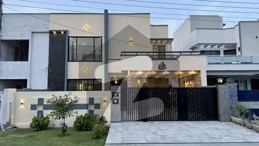 بش ایگزیکٹو ولاز ملتان میں 5 کمروں کا 10 مرلہ مکان 3.6 کروڑ میں برائے فروخت۔