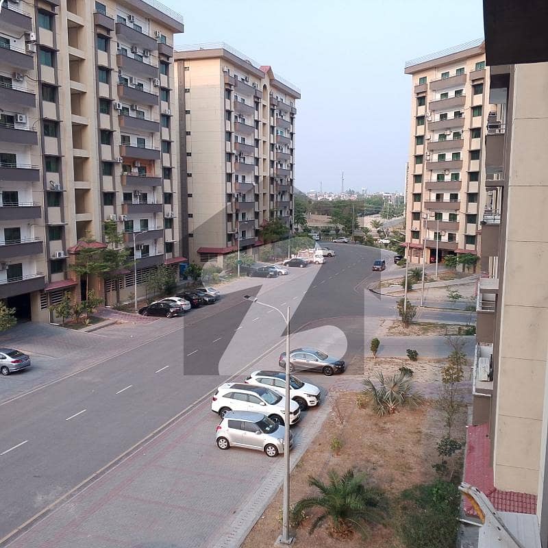 10 MARLA 3 BED APARTMENT AVAILABE FOR SALE 10 MARLA 3 BED APARTMENT AVAILABE FOR SALE